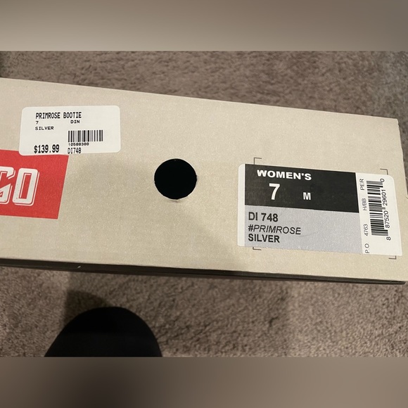 NWT Dingo Primrose Booties silver size 7 - Picture 6 of 6